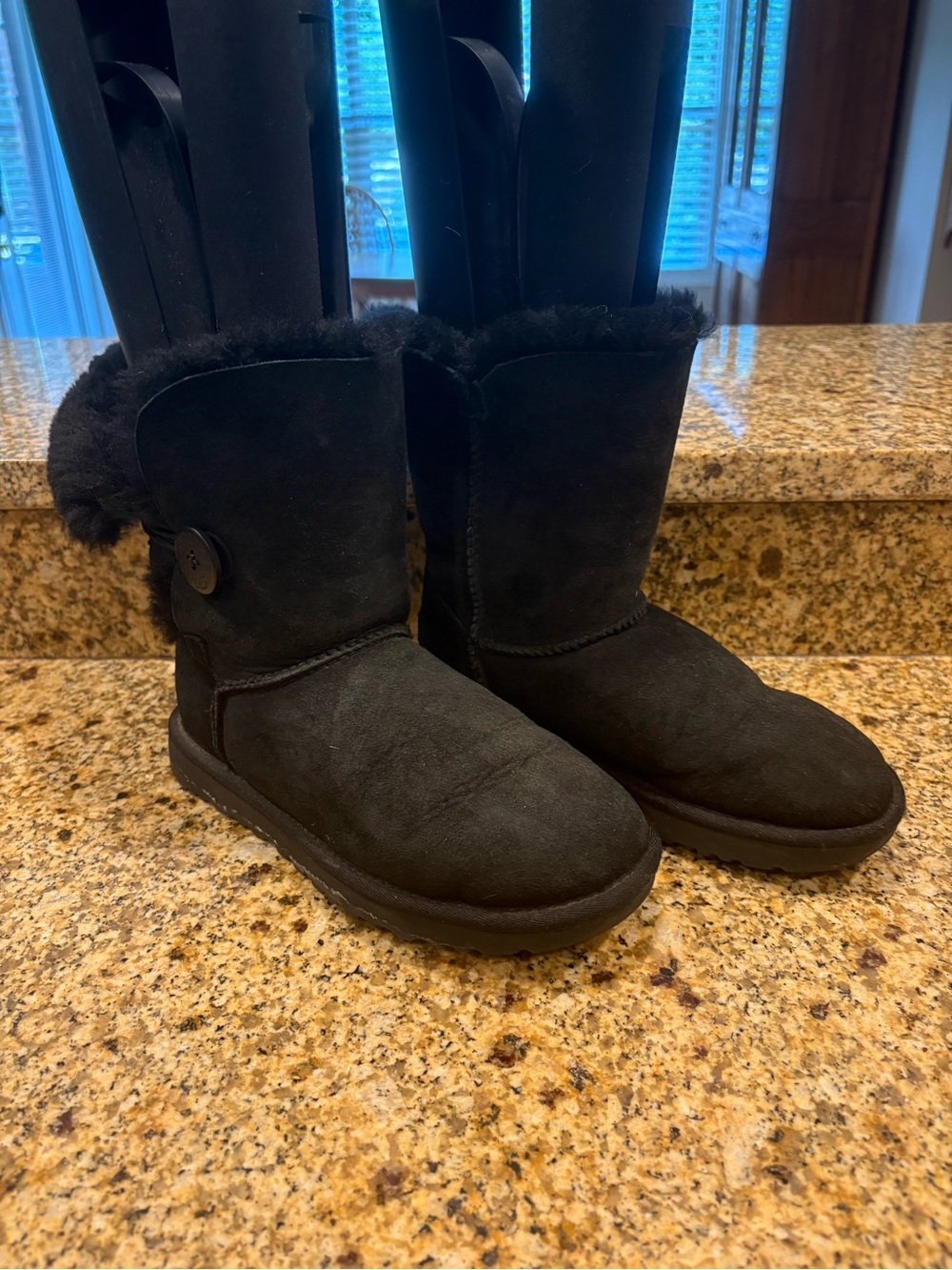 UGG Bailey Button Boots Black Size 7 Sherpa Lined